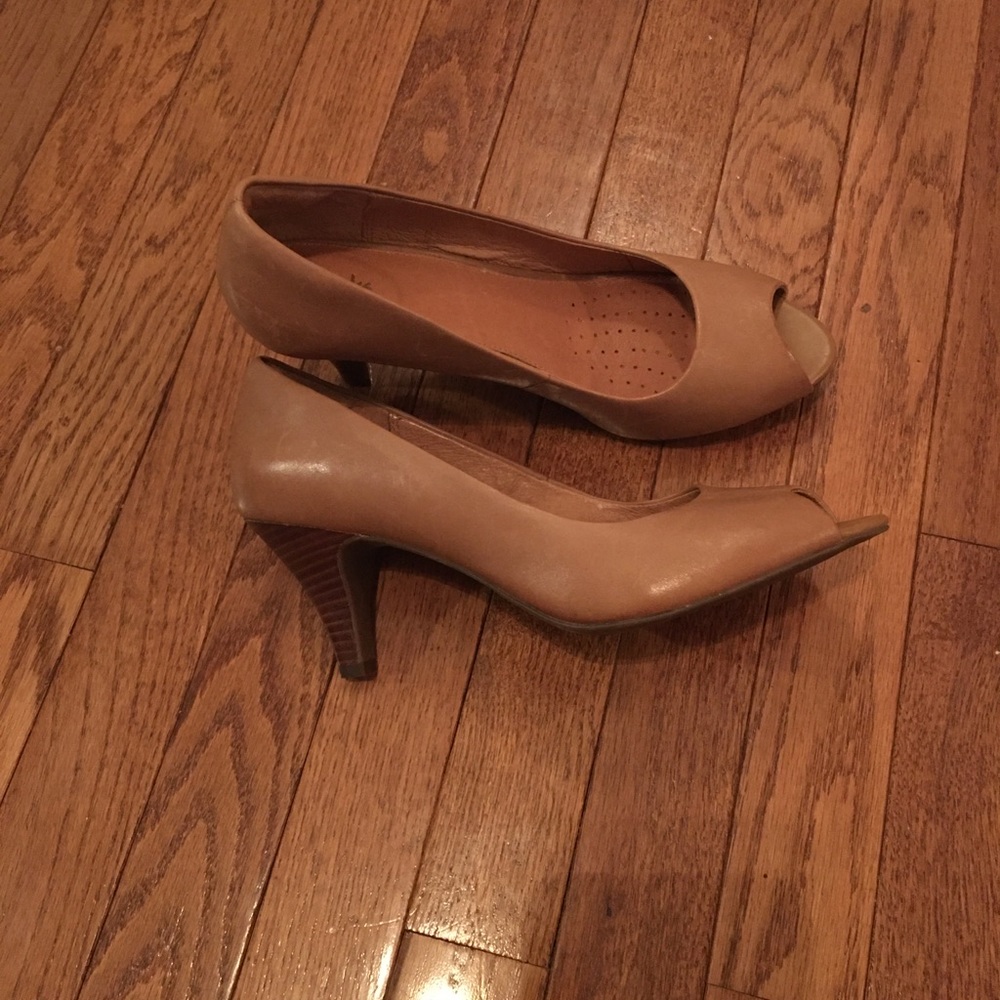 Slightly worn size 10 shoe